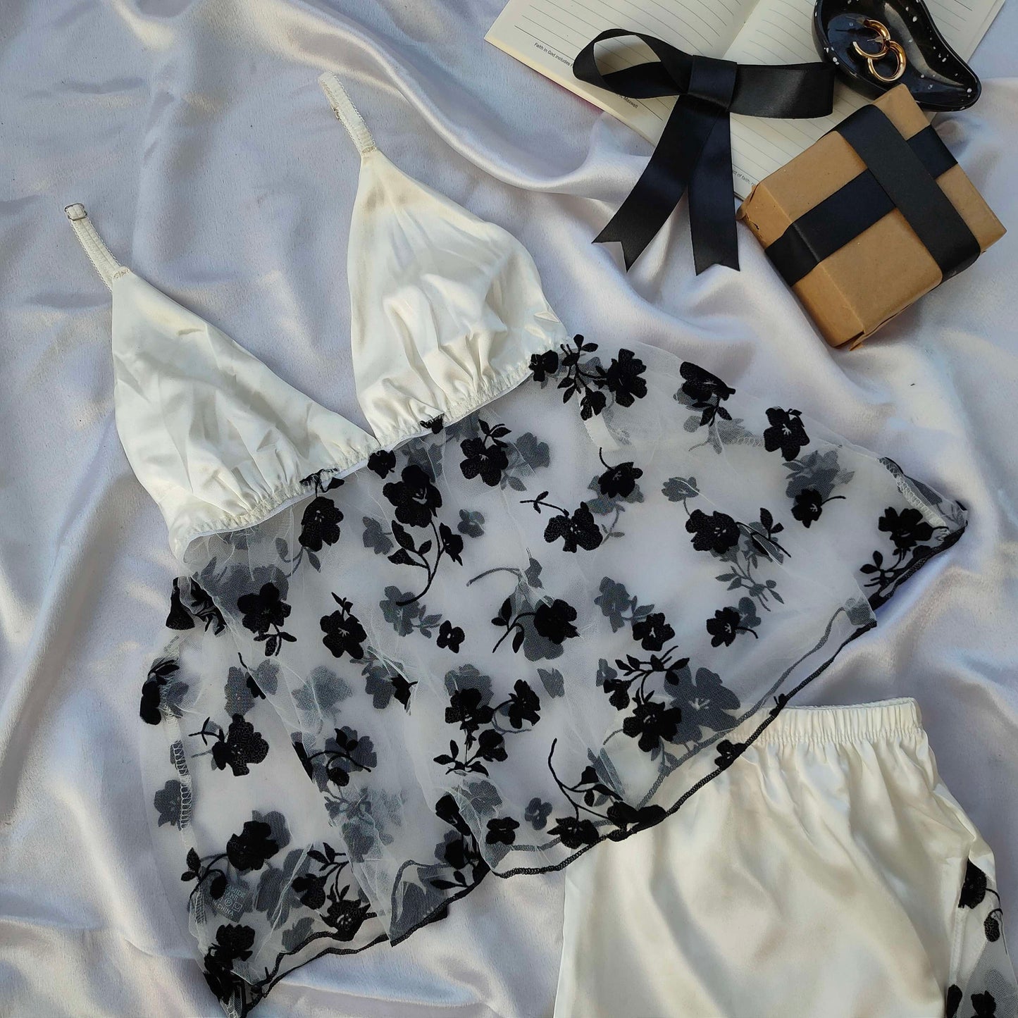 LOVA SATIN SHORTS SET