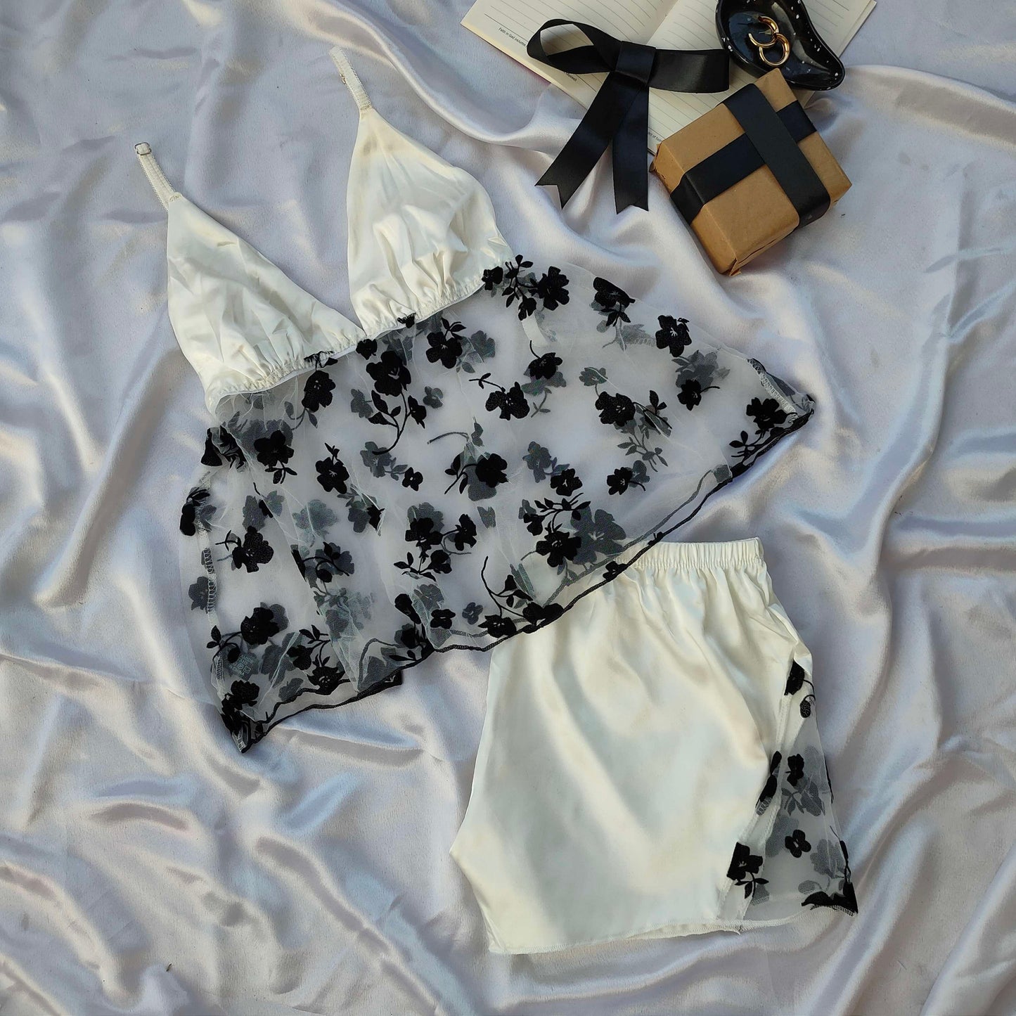 LOVA SATIN SHORTS SET